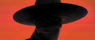 Silhouette einer Person mit großem Hut und Gesichtsbedeckung vor einem Hintergrund aus roten Streifen.