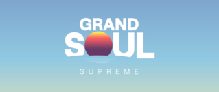 Logo mit den Worten 'GRAND SOUL' in Weiß vor einem Sonnenuntergang und 'SUPREME' darunter, auf blauem Verlaufshintergrund.