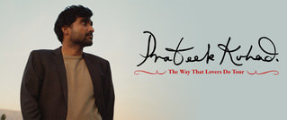 Ein Mann blickt nach links vor einem Himmelshintergrund. Rechts steht in geschwungener Schrift: 'Prateek Kuhad, The Way That Lovers Do Tour'.